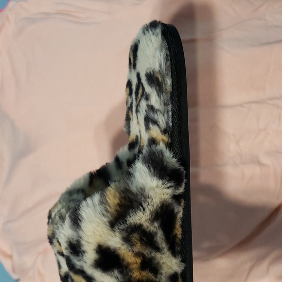 Leopard Print Slippers - Picture 6 of 8